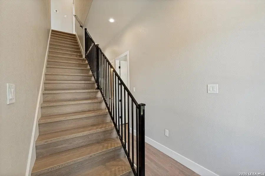 Spacious, unfurnished interior of a new home in , Canyon Lake (Image 12).