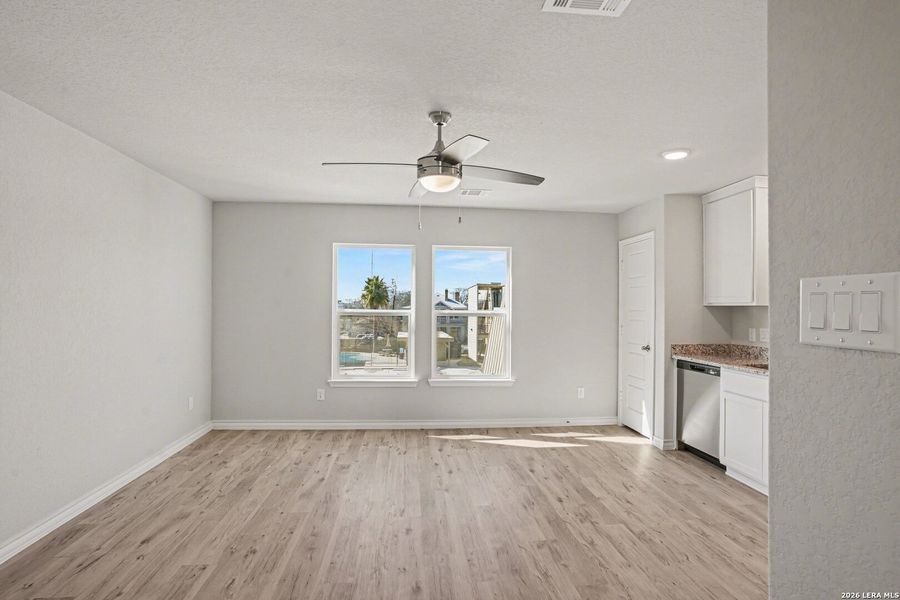 Spacious, unfurnished interior of a new home in , San Antonio (Image 18).