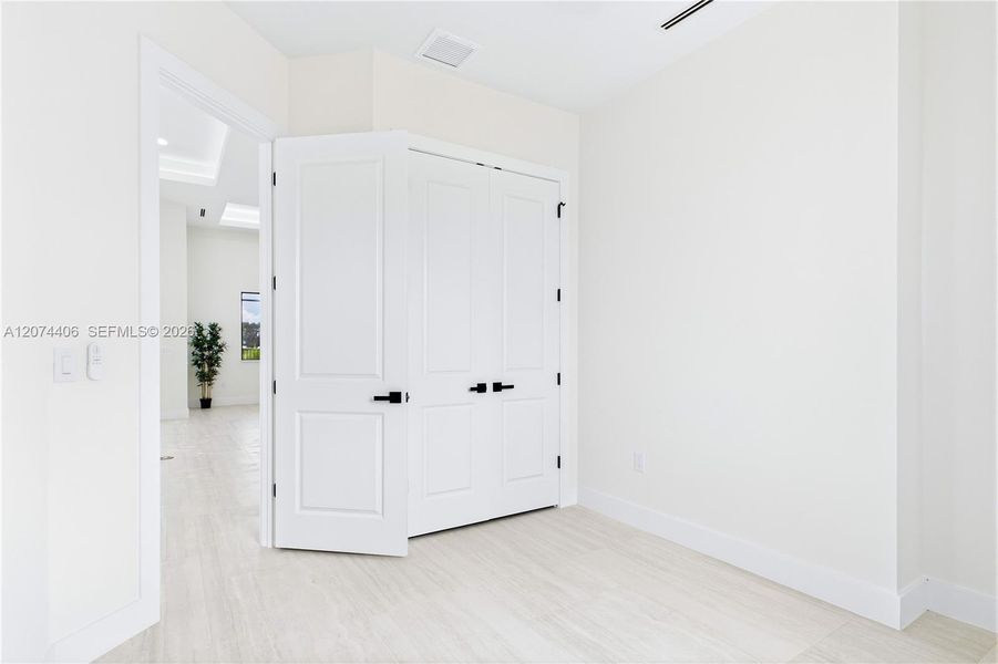 VERSATILE FOURTH BEDROOM offers the flexibility to fit your lifestyle; ideal as a private HOME OFFICE, DEN, STUDY, guest room or creative space. VERSATILE FOURTH BEDROOM offers the flexibility to fit your lifestyle; ideal as a private HOME OFFICE, DEN, STUDY, guest room or creative space.