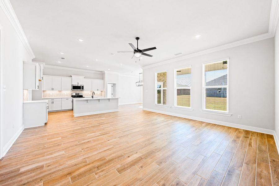 Spacious, unfurnished interior of a new home in Natureview, Freeport (Image 12).