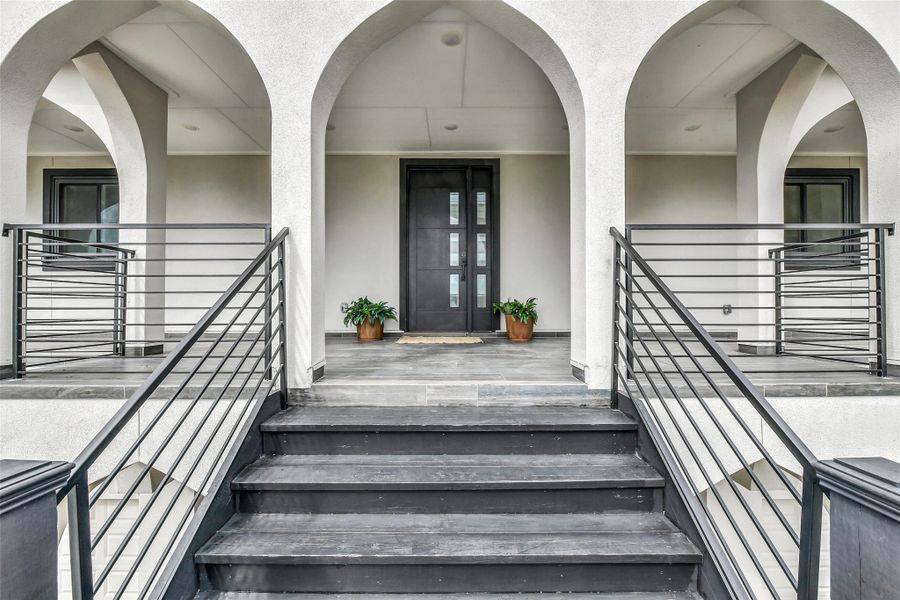 The grand staircase makes every arrival feel special. It’s an entrance that leaves a lasting impression.