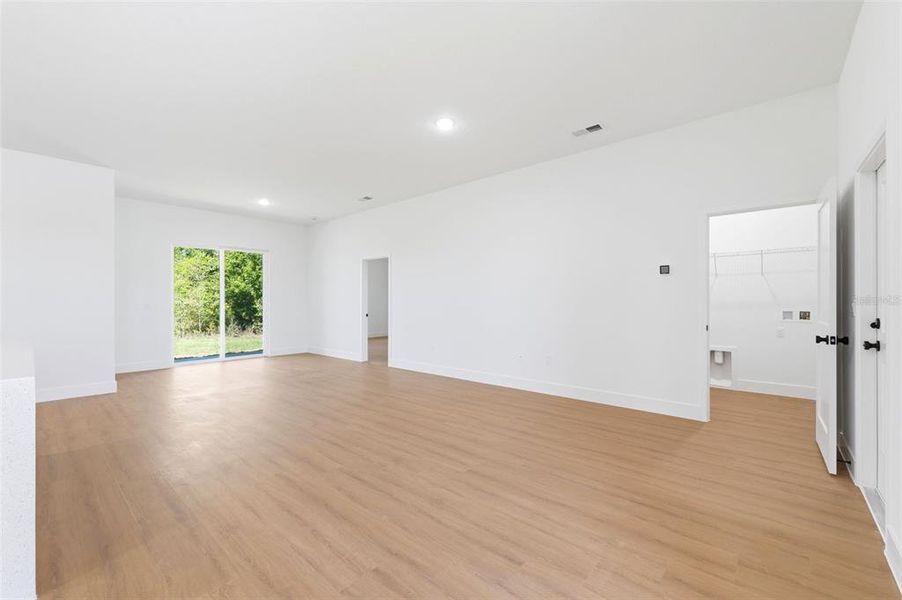 Spacious, unfurnished interior of a new home in , Ocala (Image 28).