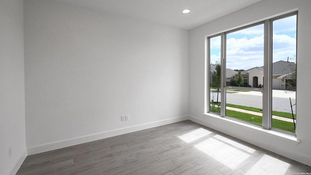 Spacious, unfurnished interior of a new home in Veramendi, New Braunfels (Image 18).