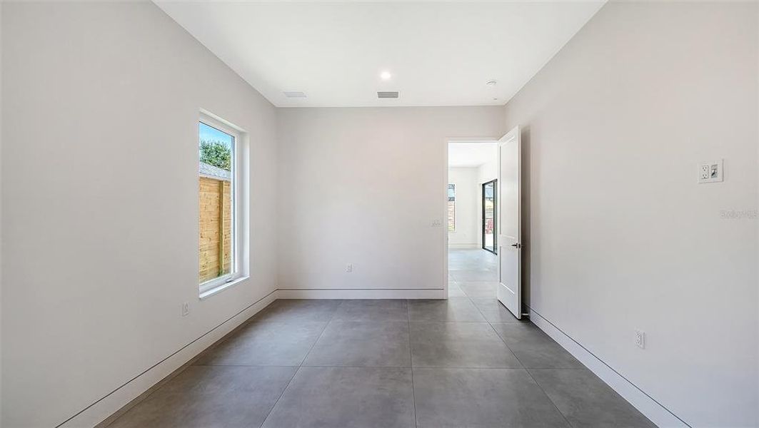 Spacious, unfurnished interior of a new home in , Sarasota (Image 45).