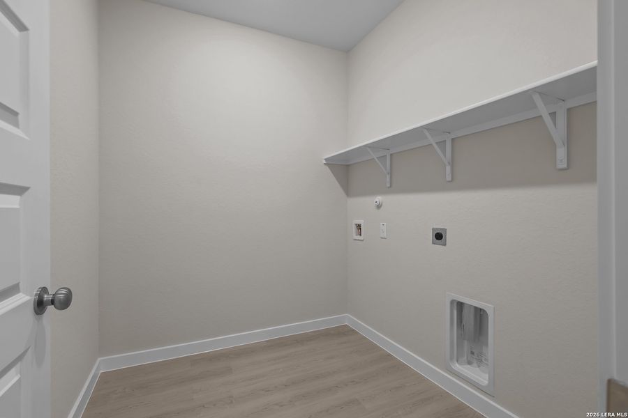 Spacious, unfurnished interior of a new home in Spring Creek, San Antonio (Image 18).