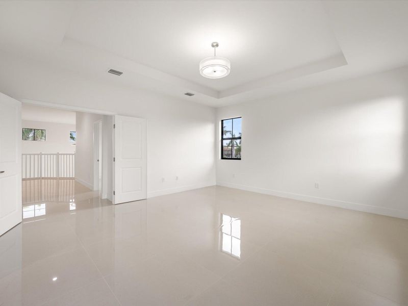 Spacious, unfurnished interior of a new home in , Miami (Image 17).