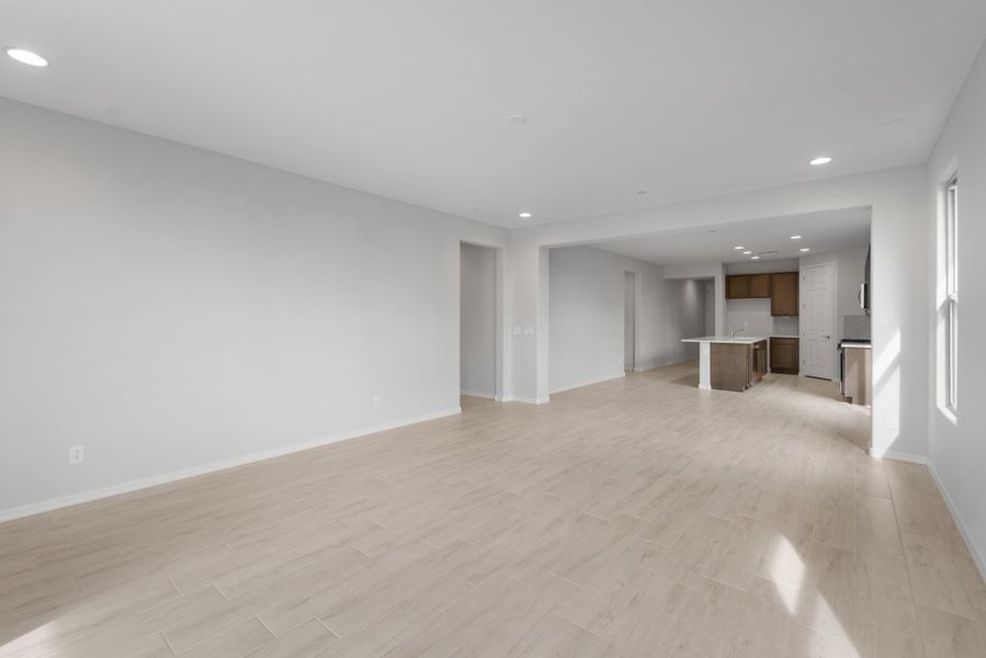 Spacious, unfurnished interior of a new home in Foothills at Northpointe, Peoria (Image 16).