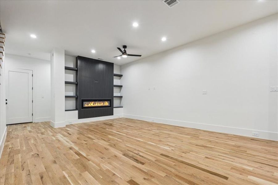 Spacious, unfurnished interior of a new home in , Dallas (Image 9).