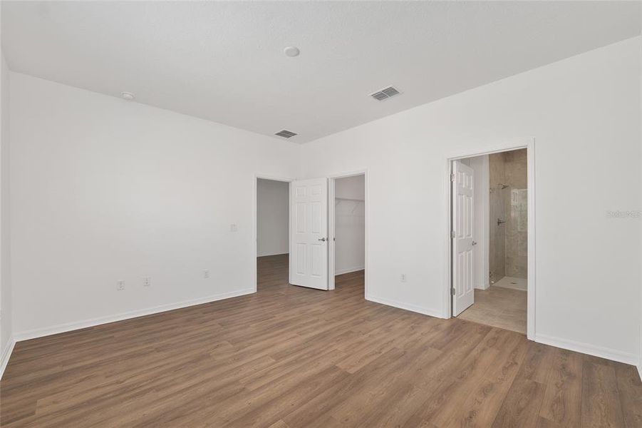 Spacious, unfurnished interior of a new home in , Ocala (Image 16).