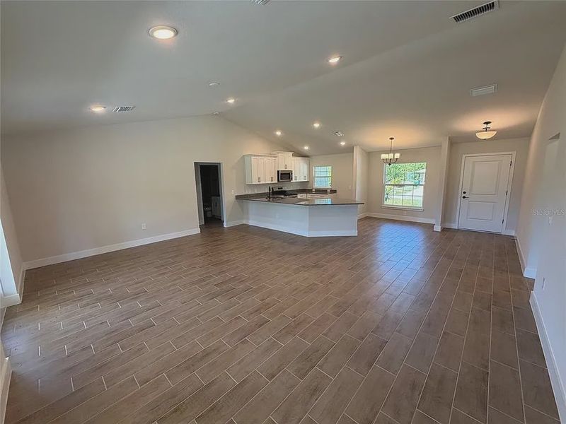 Spacious, unfurnished interior of a new home in Gulf Cove, Port Charlotte (Image 7). Spacious, unfurnished interior of a new home in Gulf Cove, Port Charlotte (Image 7).