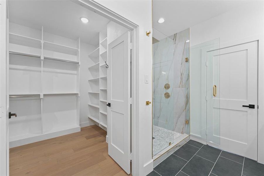 Furnished interior view inside a new home in , Corsicana (Image 7).