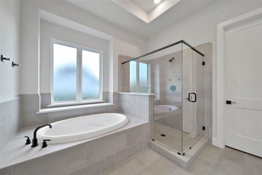 Furnished interior view inside a new home in , Rosharon (Image 12).