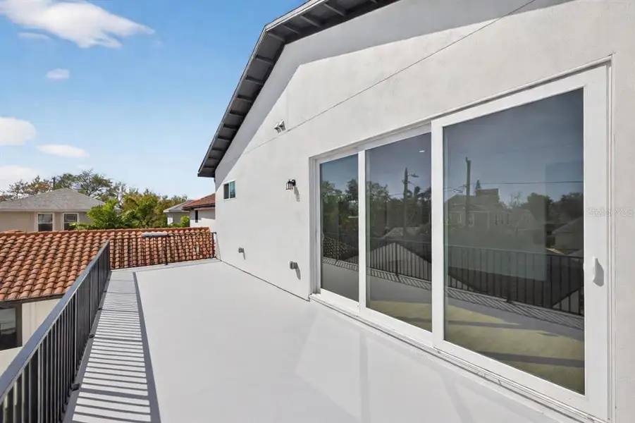 Exterior details and patio area of a home in , St. Petersburg (Image 4).