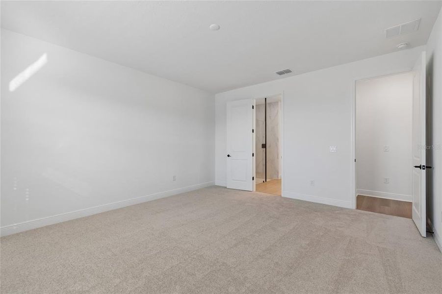 Spacious, unfurnished interior of a new home in SeaFlower, Bradenton (Image 24).