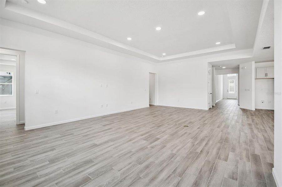 Spacious, unfurnished interior of a new home in Emerson Pointe, Apopka (Image 30).