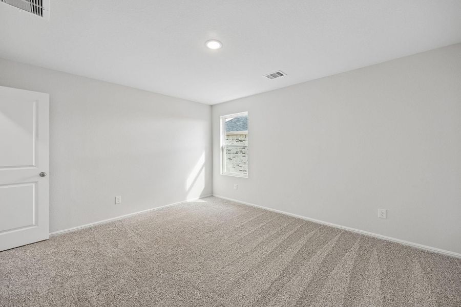 Spacious, unfurnished interior of a new home in Saint Tropez, Huffman (Image 9).