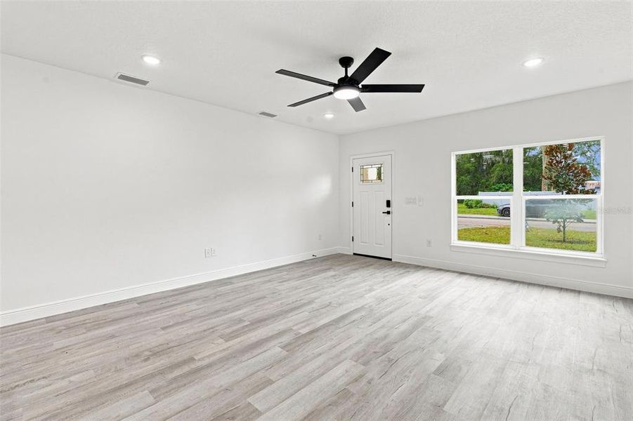 Spacious, unfurnished interior of a new home in , Deland (Image 14).