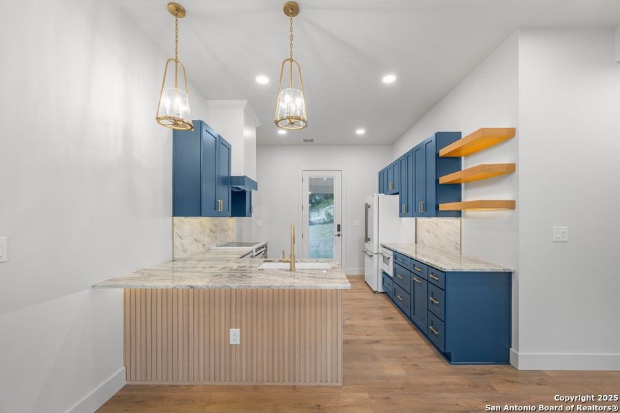 Furnished interior view inside a new home in , Canyon Lake (Image 4).