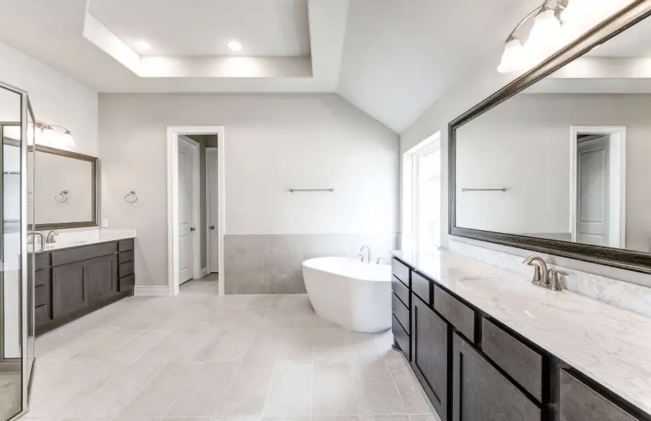 Representative furnished interior of a home built from the 2909 by Ravenna Homes in The Woodlands Hills 65′, Willis (Image 13). Representative furnished interior of a home built from the 2909 by Ravenna Homes in The Woodlands Hills 65′, Willis (Image 13).