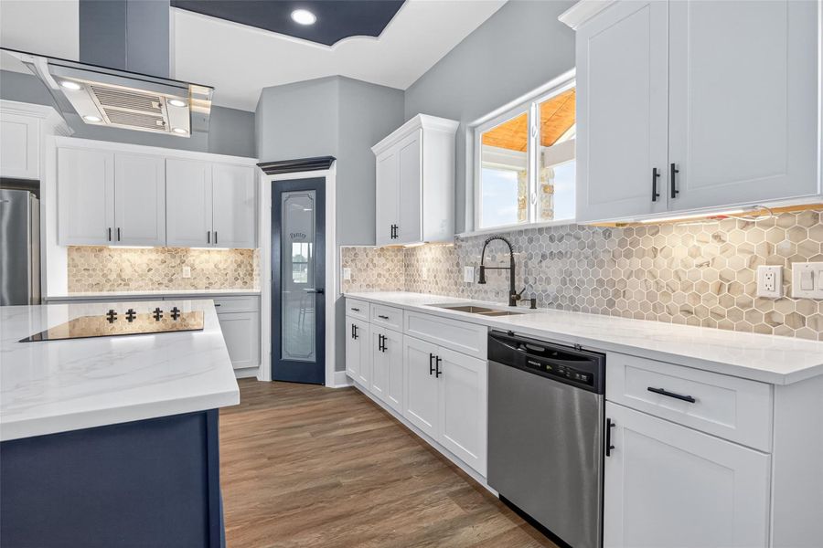 Designed for everyday use and entertaining, this kitchen combines storage, functionality, and style. Designed for everyday use and entertaining, this kitchen combines storage, functionality, and style.