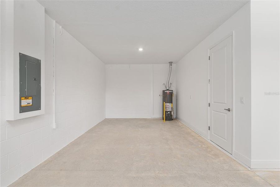 Spacious, unfurnished interior of a new home in , Ocala (Image 61).