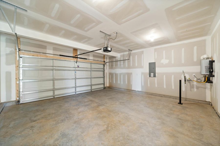 Spacious, unfurnished interior of a new home in Pisgah Park, Kernersville (Image 30).