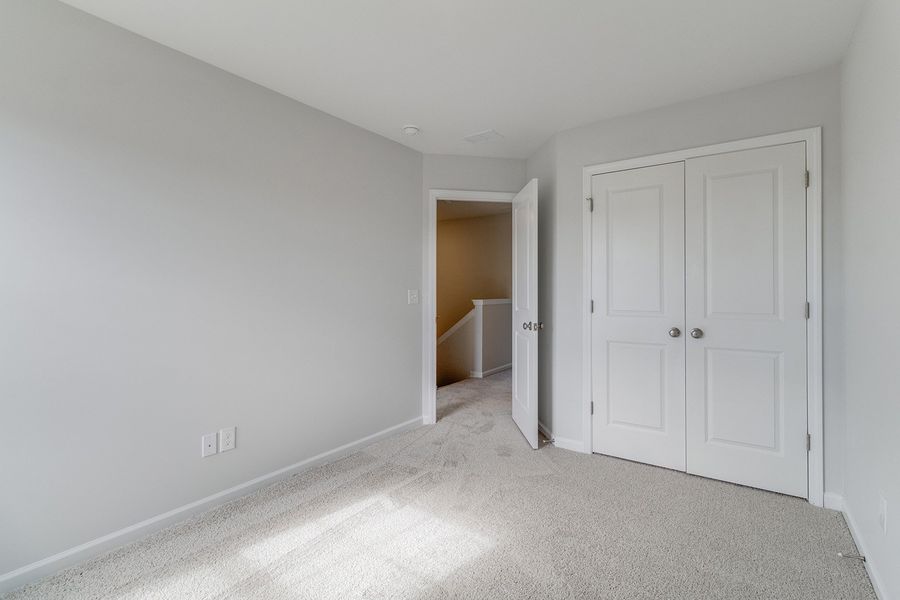 Spacious, unfurnished interior of a new home in Astoria, Columbia (Image 28).