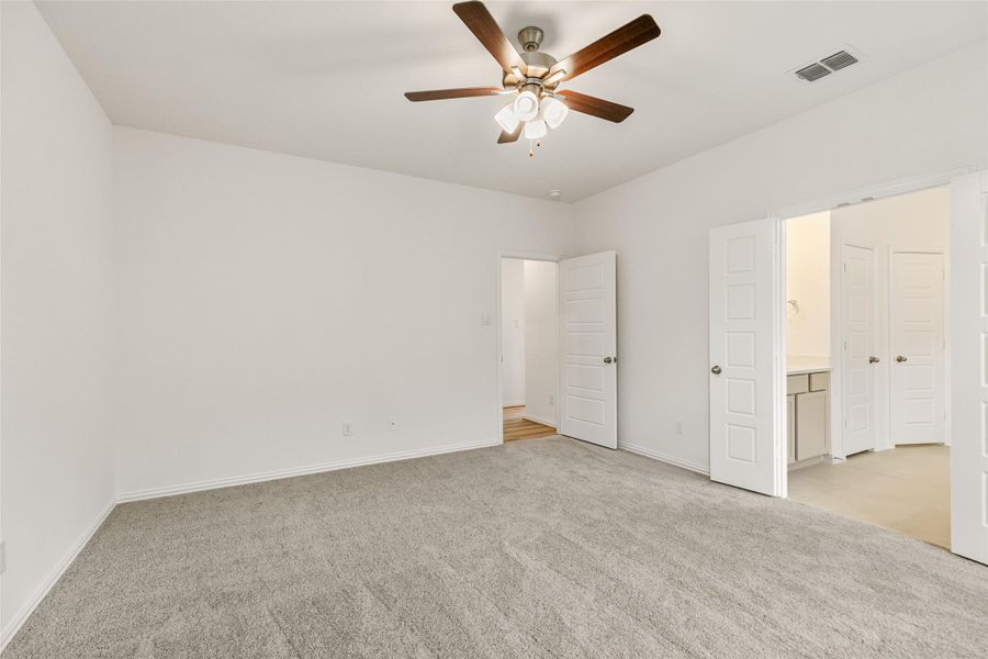 Spacious, unfurnished interior of a new home in Coastal Point, League City (Image 24).