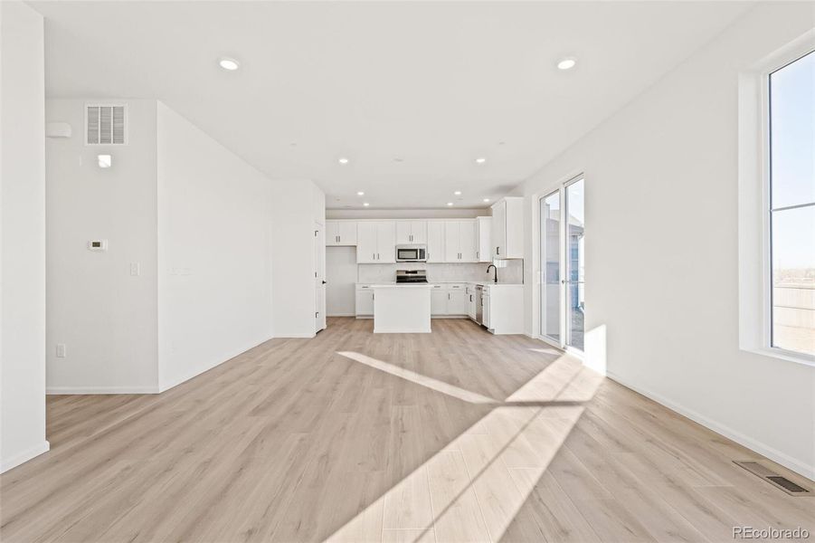 Spacious, unfurnished interior of a new home in The Nest Classic at Canyon Creek, Erie (Image 17).