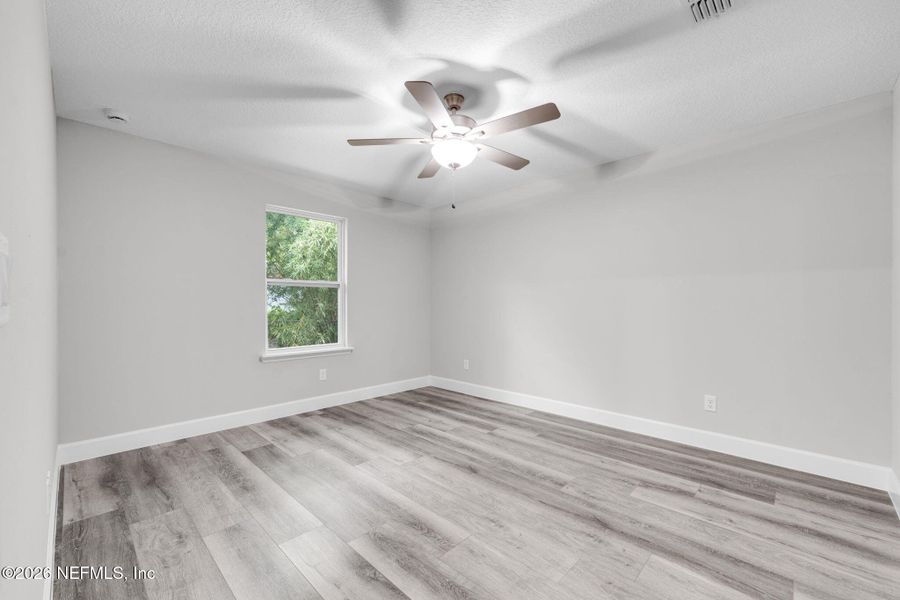 Spacious, unfurnished interior of a new home in , Jacksonville (Image 17).