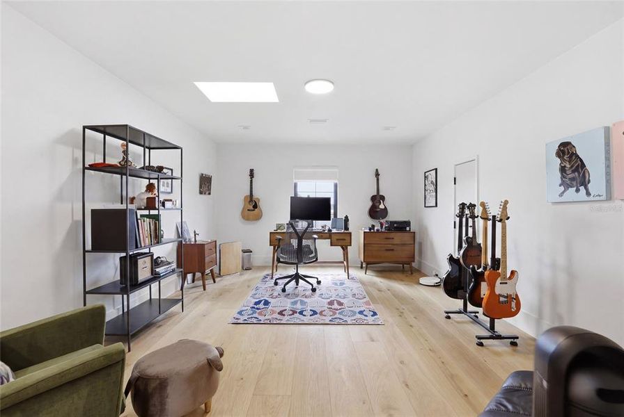 Furnished interior view inside a new home in , Alachua (Image 40).