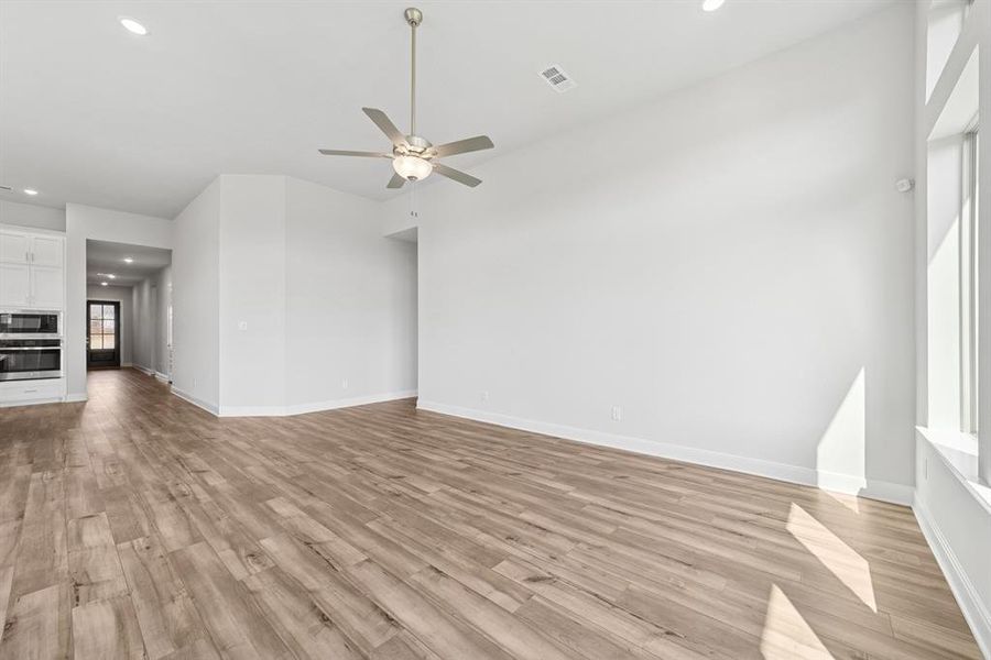 Spacious, unfurnished interior of a new home in Sandbrock Ranch, Aubrey (Image 18). Spacious, unfurnished interior of a new home in Sandbrock Ranch, Aubrey (Image 18).