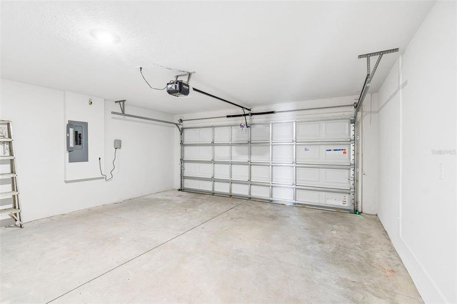Spacious, unfurnished interior of a new home in Abbey Glen, Dade City (Image 53).