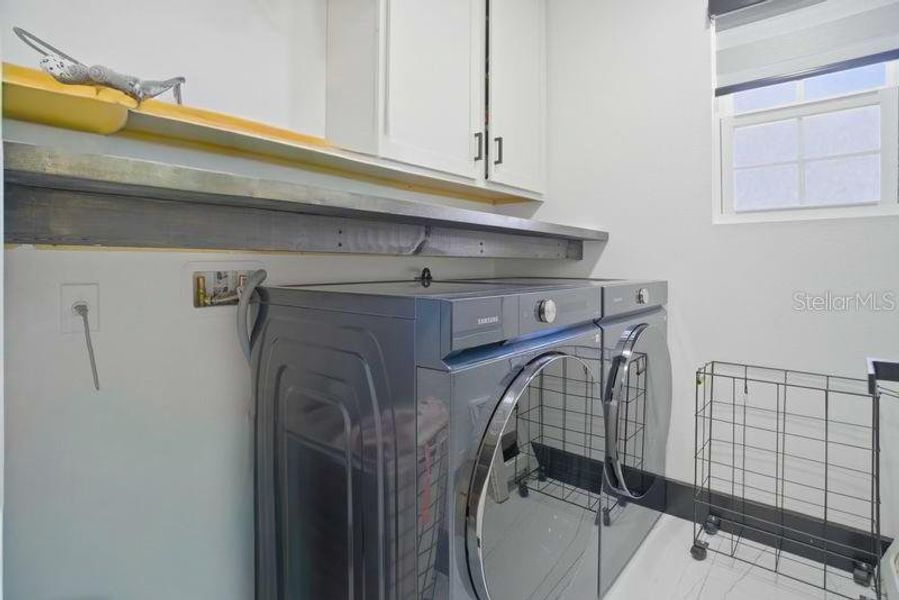 Close-up of interior finishes inside a home in Storey Creek, Kissimmee (Image 21).