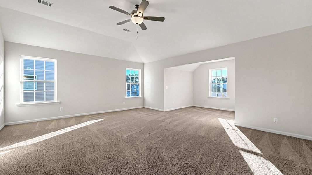 Spacious, unfurnished interior of a new home in Grand Reserve, Hinesville (Image 14).