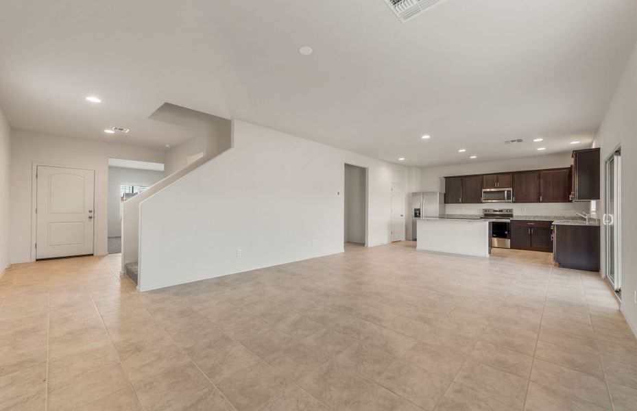 Spacious, unfurnished interior of a new home in Entrada La Coraza at Rancho Sahuarita, Sahuarita (Image 20).
