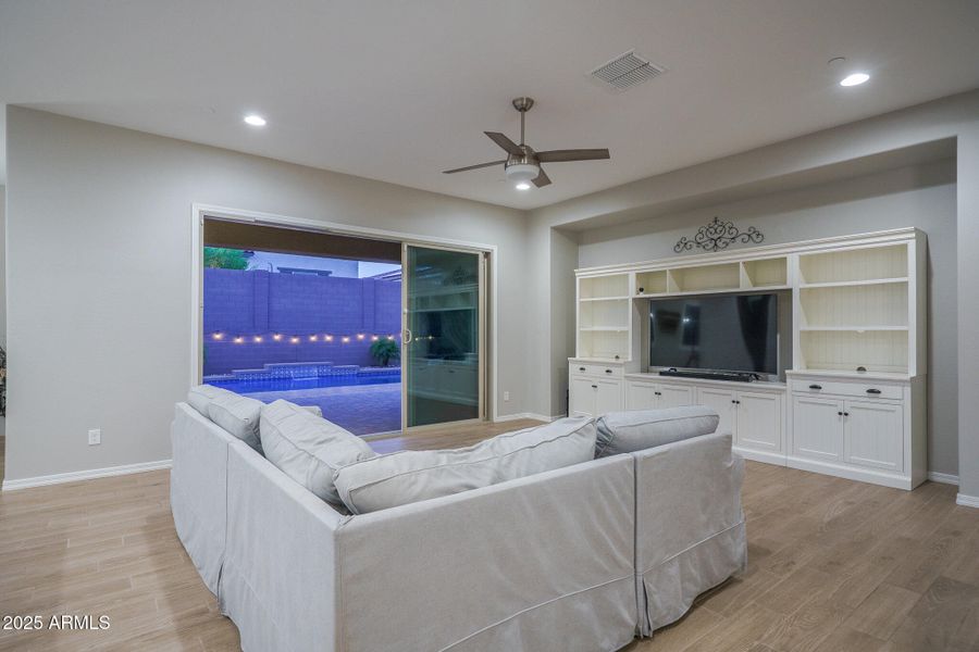 9) GREAT ROOM 9) GREAT ROOM