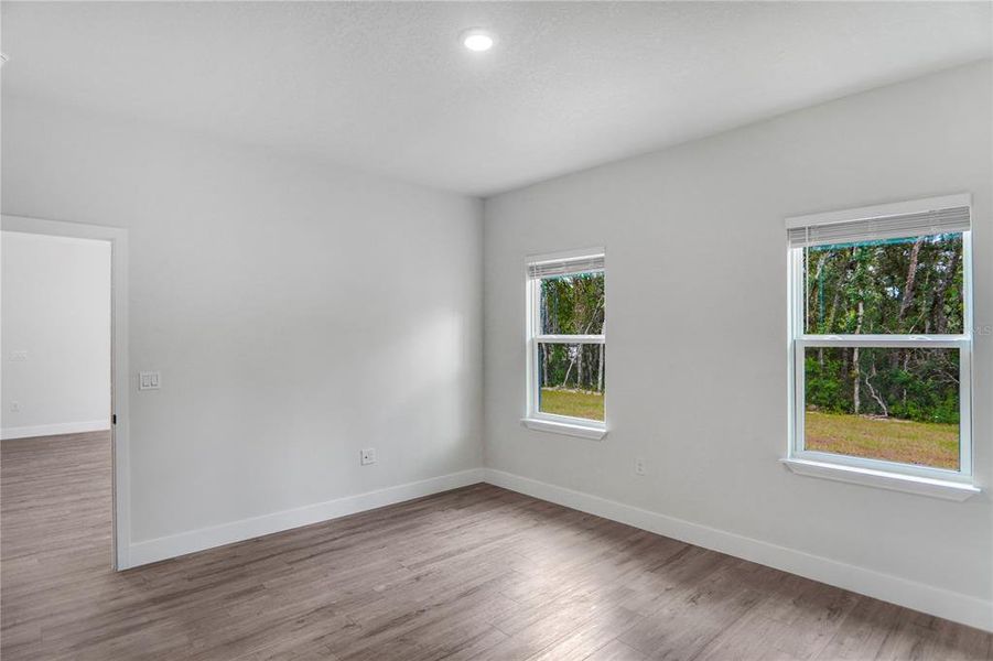 Spacious, unfurnished interior of a new home in , Citrus Springs (Image 22).