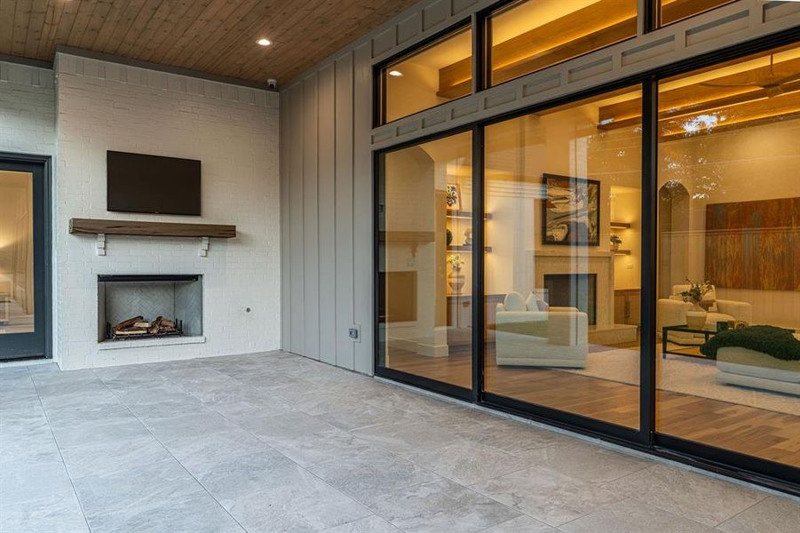 Exterior details and patio area of a home in , Dallas (Image 3).