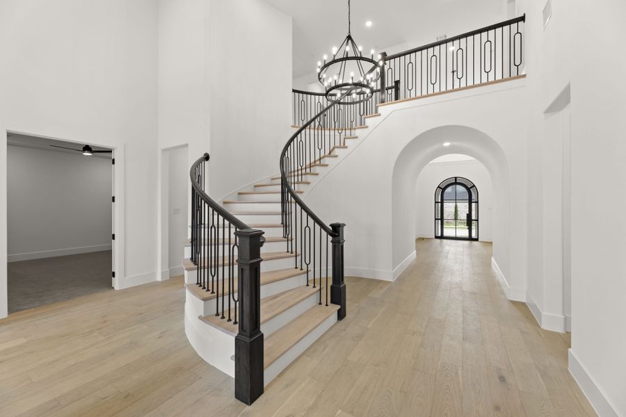 Representative unfurnished interior of a home built from the 7061 by Tradition Homes in Mustang Lakes, McKinney (Image 14).