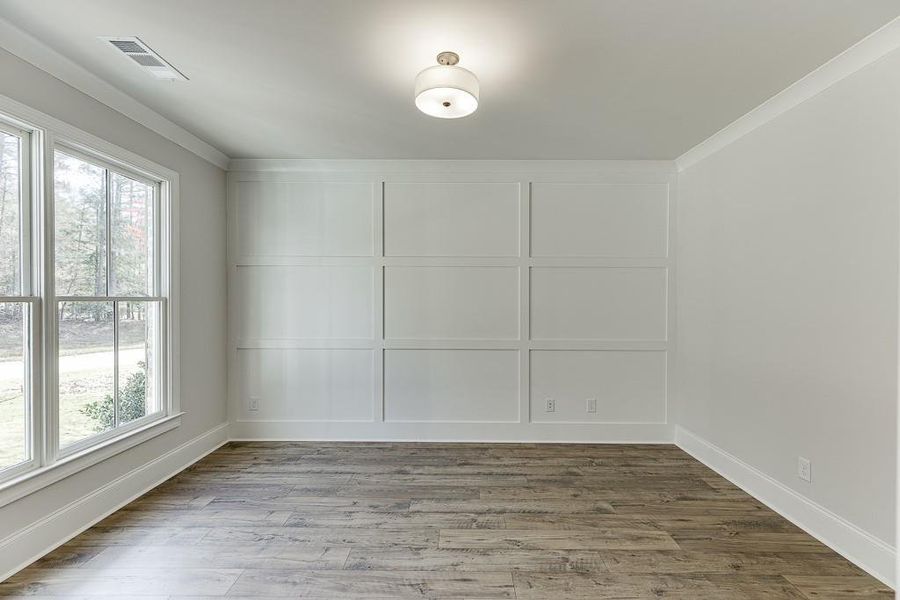 Spacious, unfurnished interior of a new home in , Bishop (Image 36).