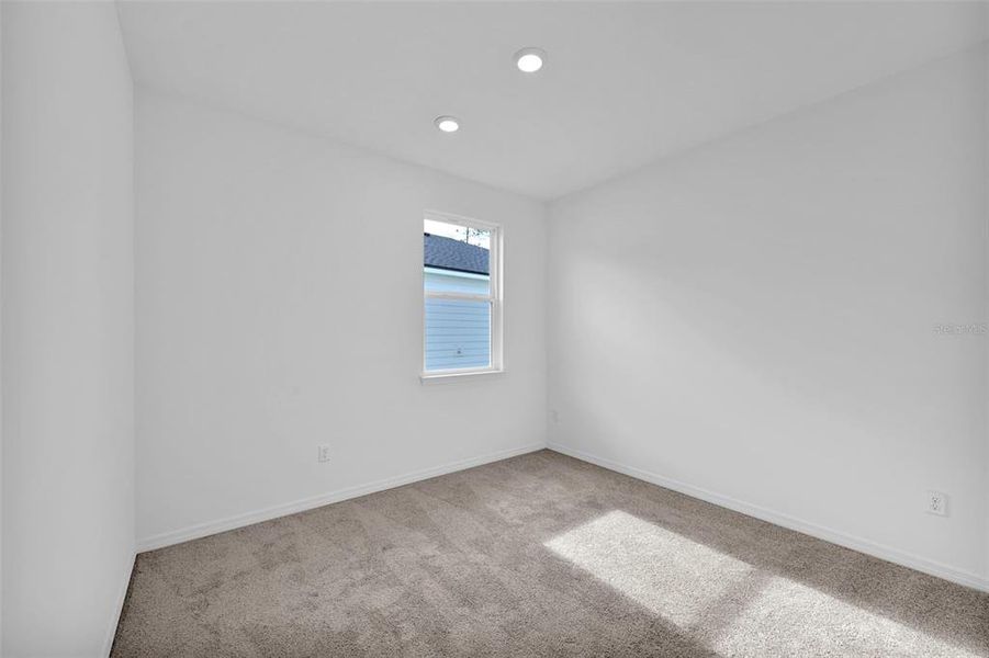 Spacious, unfurnished interior of a new home in Seminole Palms, Palm Coast (Image 16).