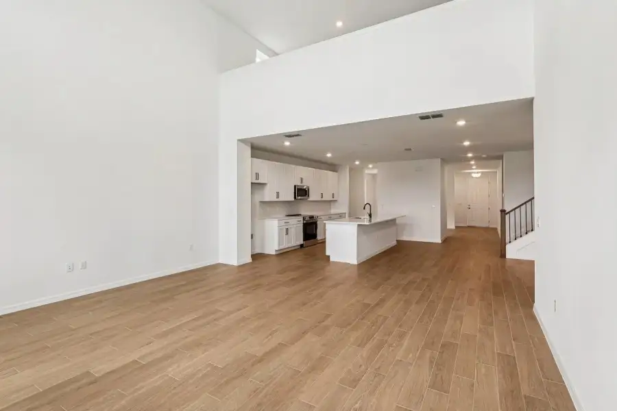 Spacious, unfurnished interior of a new home in Northlake at Ovation, Winter Garden (Image 19).
