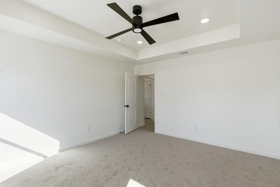 Spacious, unfurnished interior of a new home in , Lipan (Image 14).