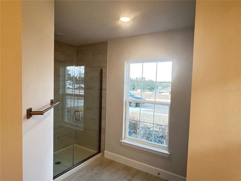 Spacious, unfurnished interior of a new home in , Dade City (Image 12).