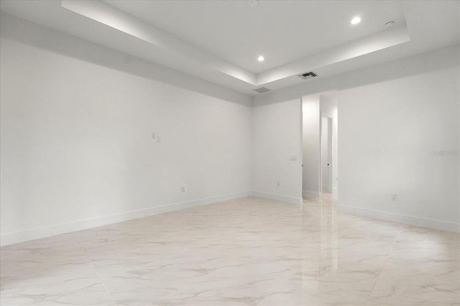 Spacious, unfurnished interior of a new home in , Kissimmee (Image 25).