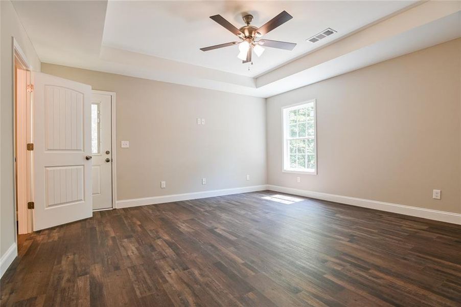 Spacious, unfurnished interior of a new home in , Dahlonega (Image 26).