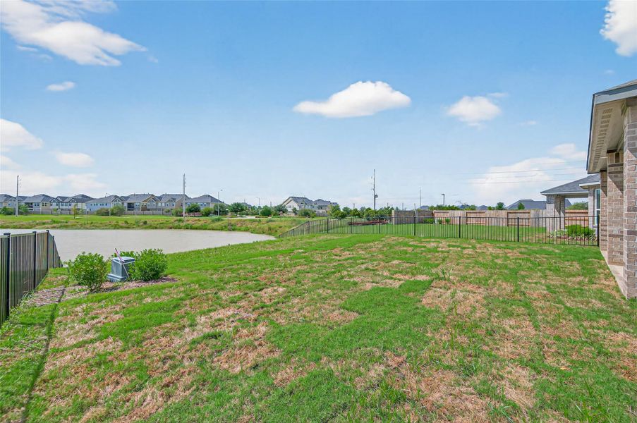 Exterior details and patio area of a home in 55+ Bonterra at Cross Creek Ranch 60s, Fulshear (Image 2). Exterior details and patio area of a home in 55+ Bonterra at Cross Creek Ranch 60s, Fulshear (Image 2).