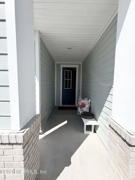 Exterior details and patio area of a home in , Yulee (Image 3).