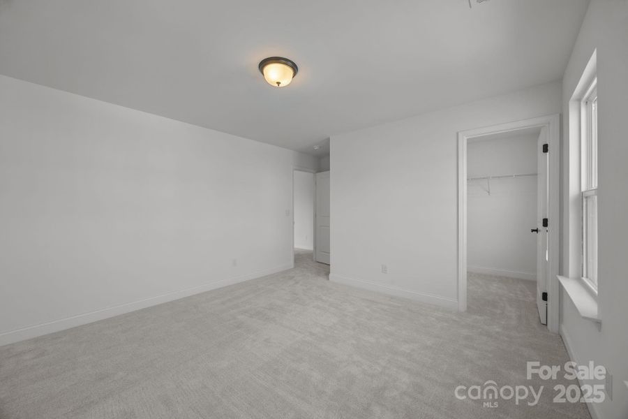 Spacious, unfurnished interior of a new home in Lakeside Glen, York (Image 38).